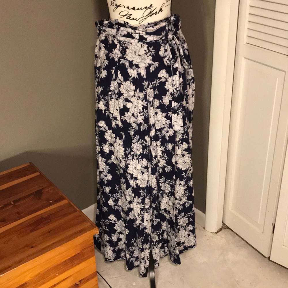 🌻Floral wide leg high waisted pant sizeM Forever 21
